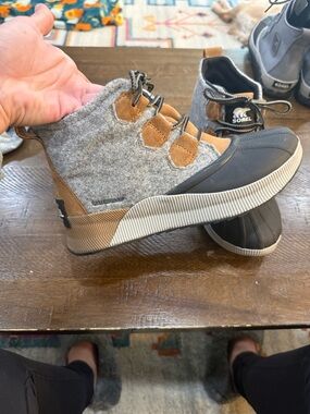 Women’s Sorel Gray Felt & Brown Suede Waterproof Bootie - Size 8